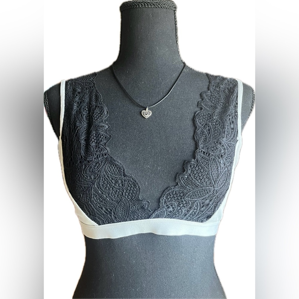 French Affair Elegant Black and White Lace Bralette. Women’s size Medium.